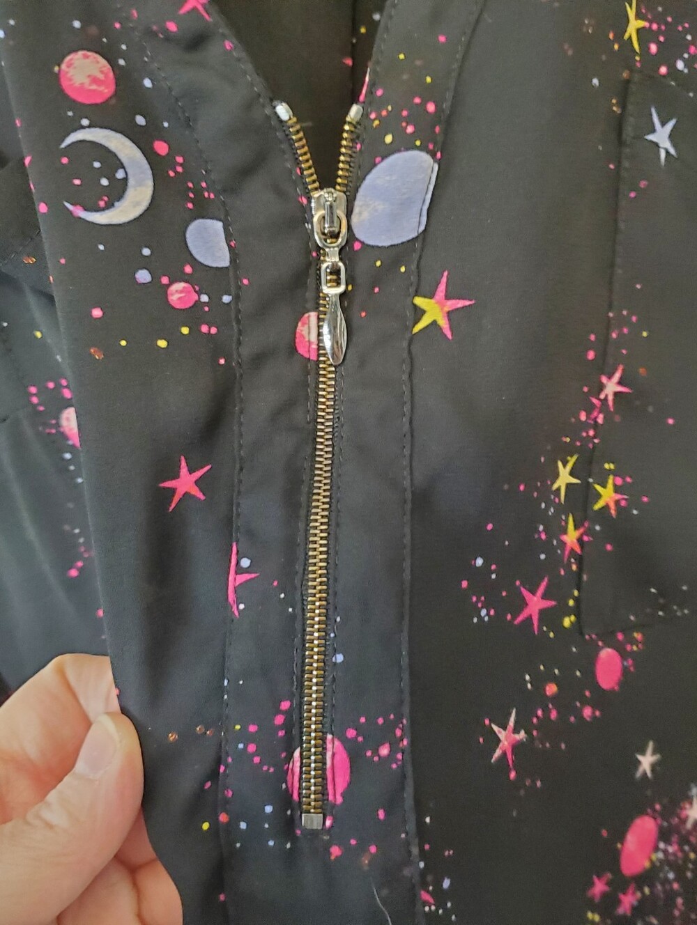 Torrid zip front pullover blouse with galaxy print Size 3X - Picture 4 of 6